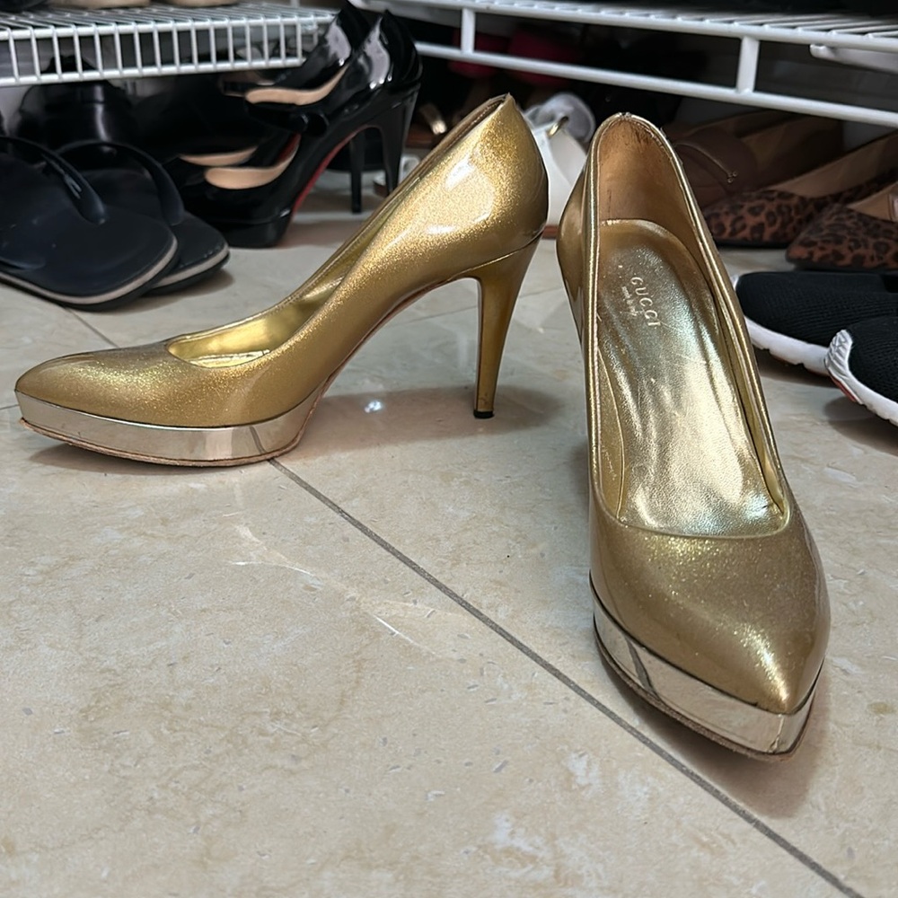 Gold Gucci pumps size 8